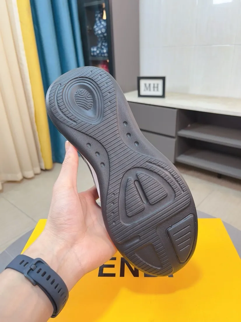 Men's Men's Shoes 💰438🌹🌹[fendi] Fendi's classic and comfortable men's, this complex sneaker is made of soft calfskin➕genuine leather lining➕original ultra-light rubber material with rough outsole. This unique light style is suitable for the casual and refined sensibility of this season. It is comfortable and natural on the feet. It is an everyday style for casual travel in autumn and winter! 38/44